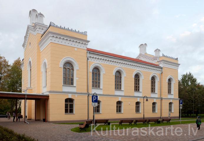 Bibliotēkas ēka